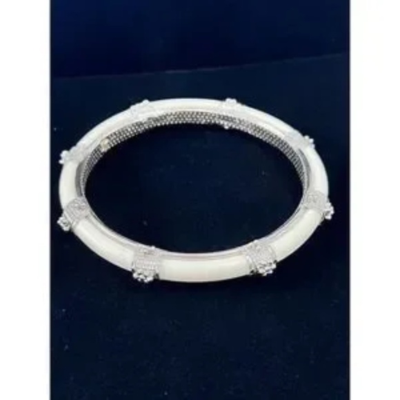 Elegant Bracelet Collection – Rhinestone, Lucite, Silver, and Beaded Designs - Picture 13 of 16